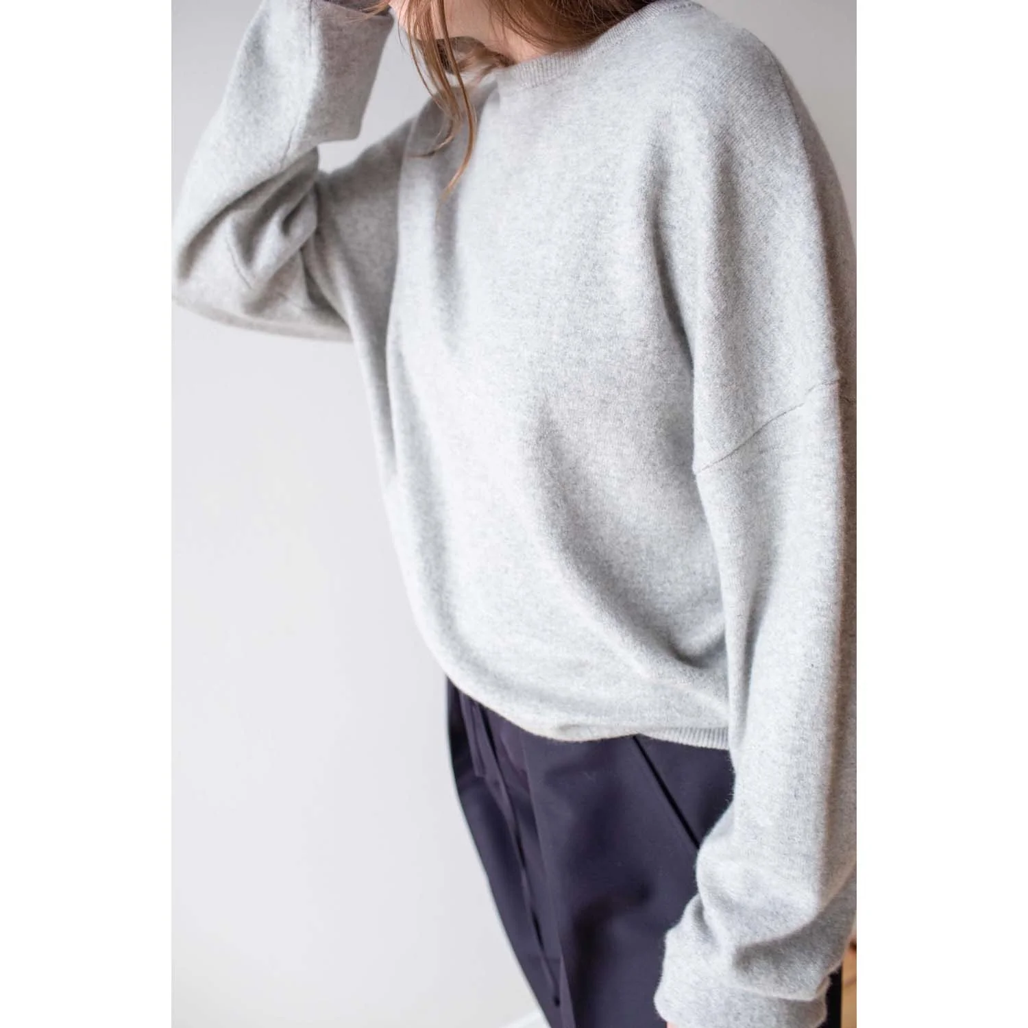 Extreme Cashmere Tes in Navy - Image 12