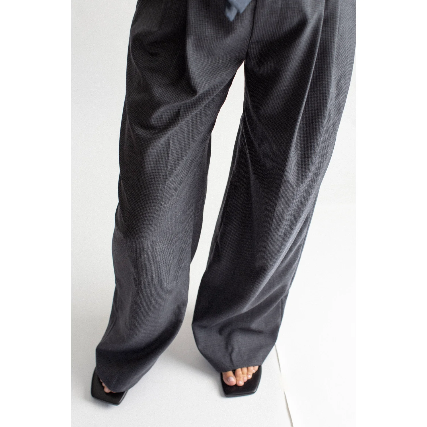 Kallmeyer Roxana Low-Rise Trouser in Navy Houndstooth - Image 12