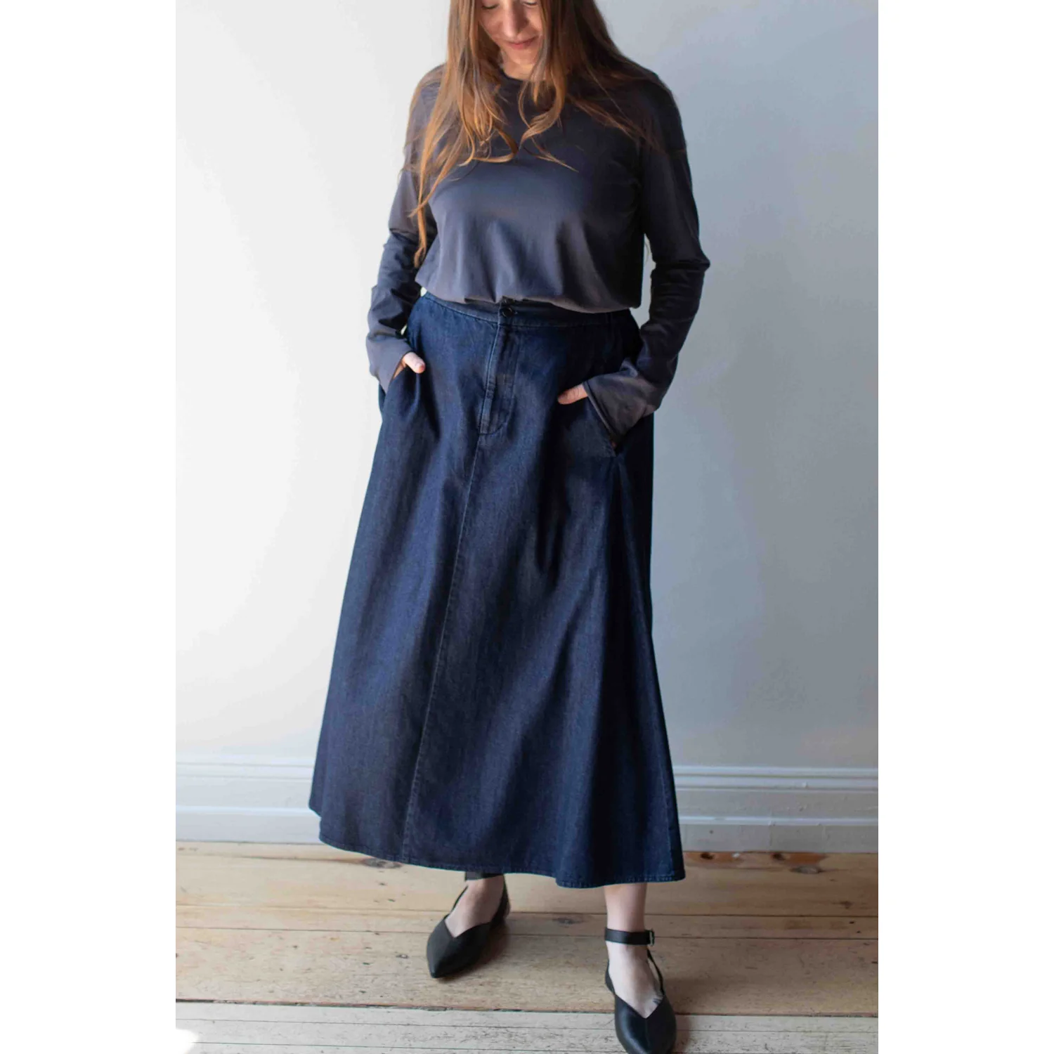 Labo.Art Agapi Tee in Graphite - Image 5