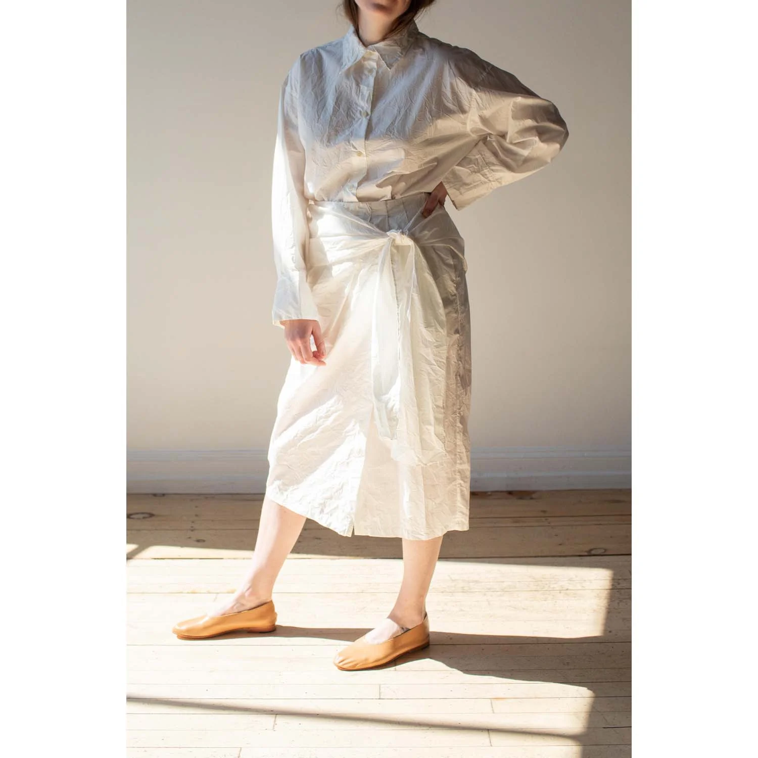 Martiniano Glove Flat in Camel - Image 5