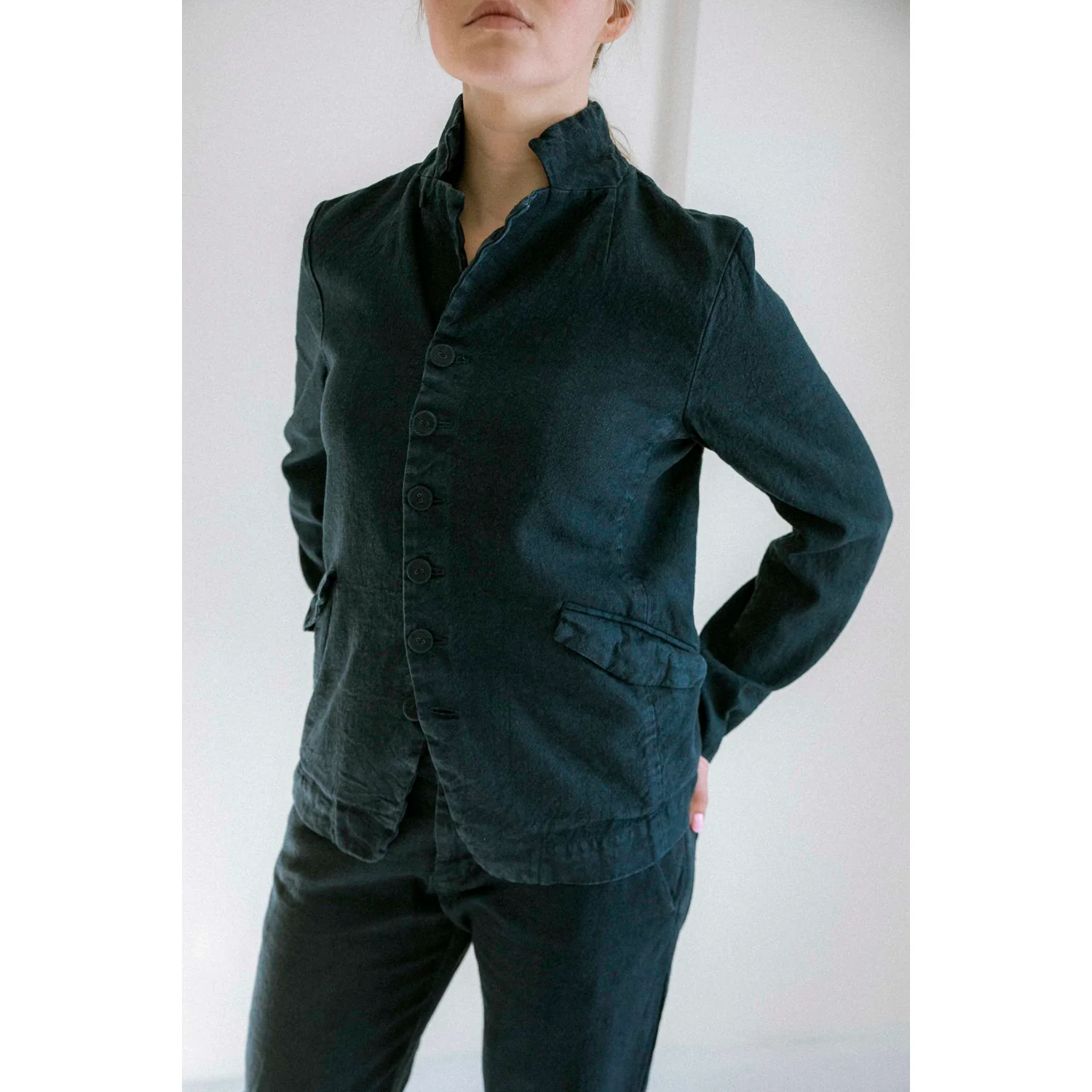 Pas de Calais Linen Cotton Soft Twill Tailored Jacket in Navy - Image 5
