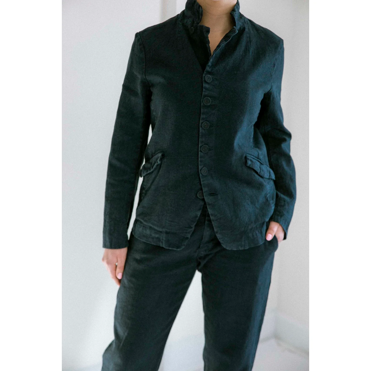 Pas de Calais Linen Cotton Soft Twill Tailored Jacket in Navy - Image 9